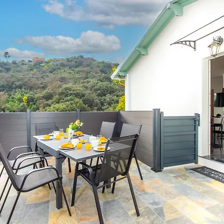 Acacias - Agreable Maison Mitoyenne - Jacuzzi - Parking Prive 別荘 マントン