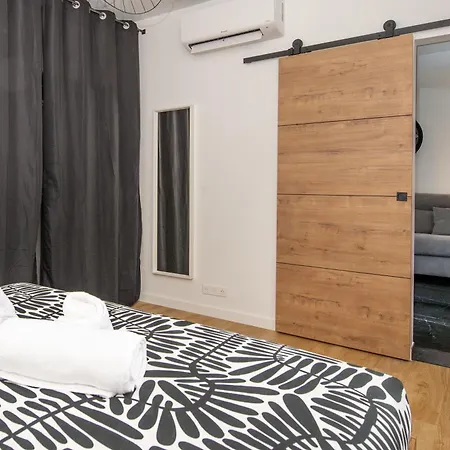 Acacias - Agreable Maison Mitoyenne - Jacuzzi - Parking Prive * マントン