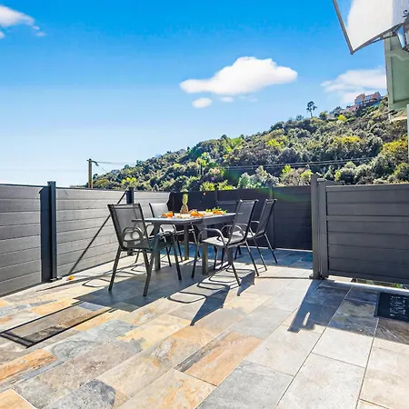 Acacias - Agreable Maison Mitoyenne - Jacuzzi - Parking Prive 別荘 *