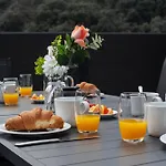 Acacias - Agreable Maison Mitoyenne - Jacuzzi - Parking Prive Feriehus *