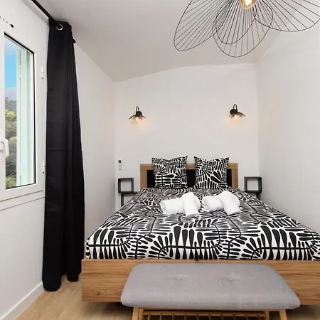 度假居 Acacias - Agreable Maison Mitoyenne - Jacuzzi - Parking Prive *